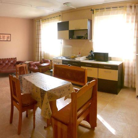 Orchidea Apartman Tata Zewnętrze zdjęcie
