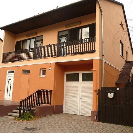Orchidea Apartman Tata Zewnętrze zdjęcie